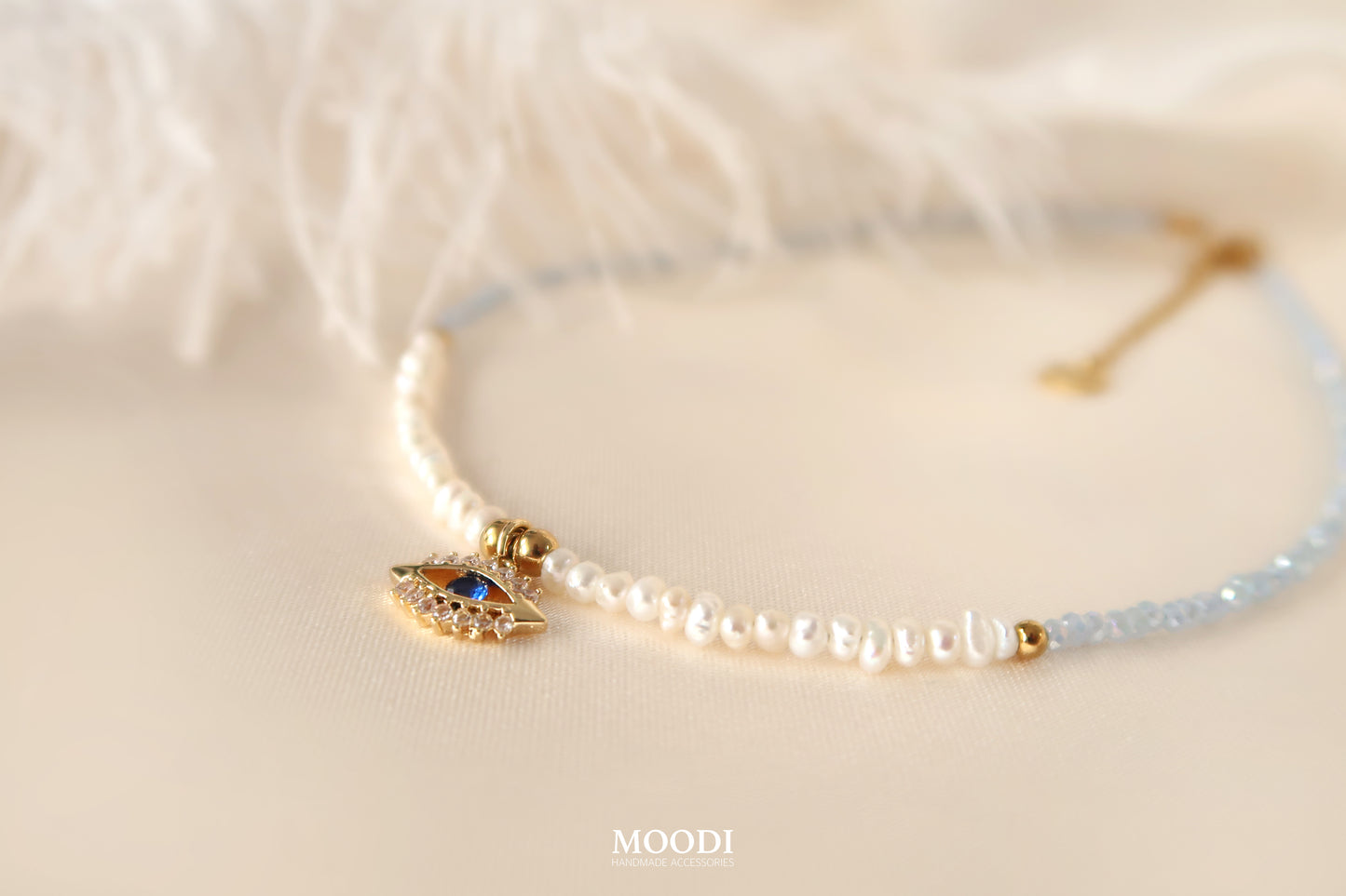 Колие "Pearls and blue eye"