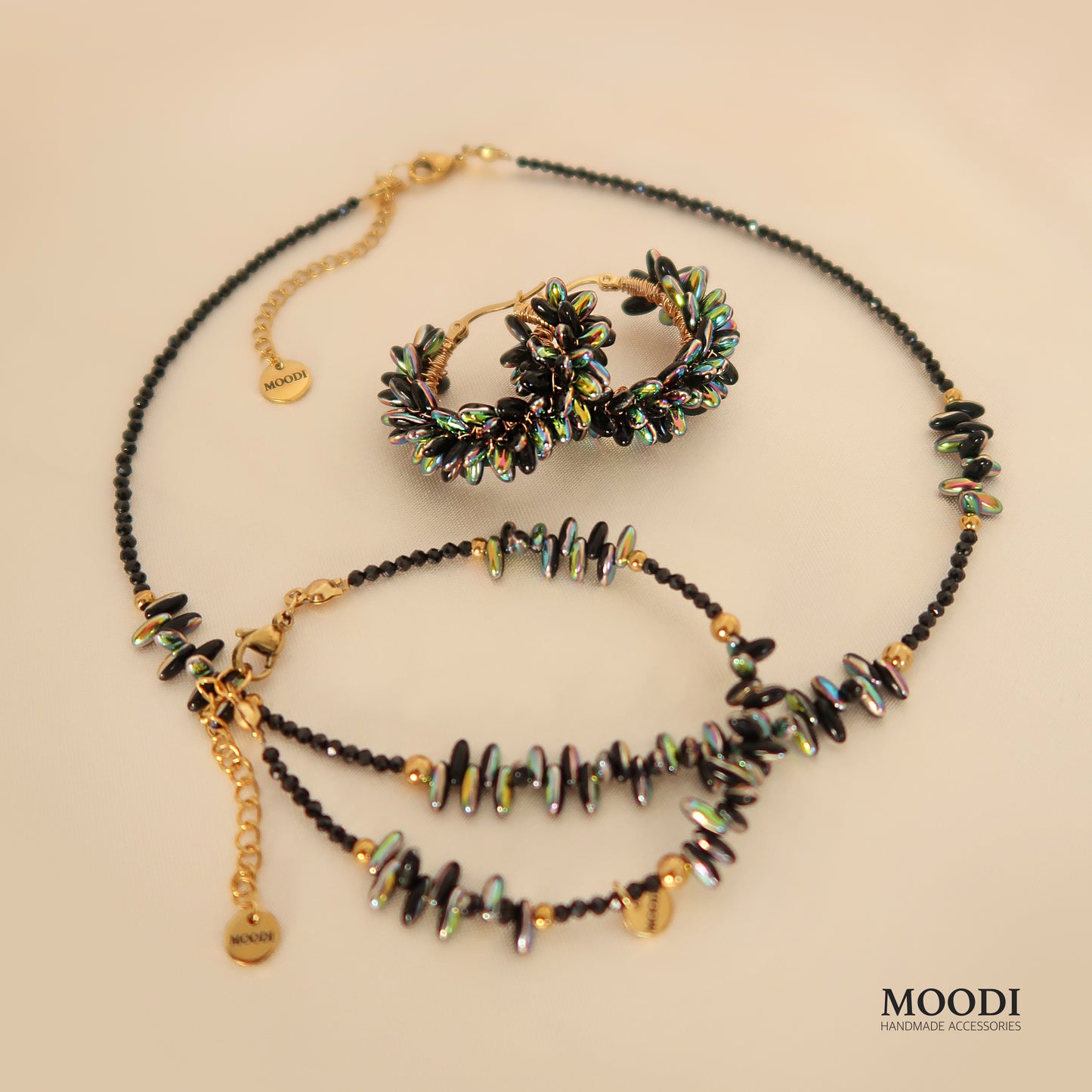 Колие "Fireflies" с черни кристали Шпинел