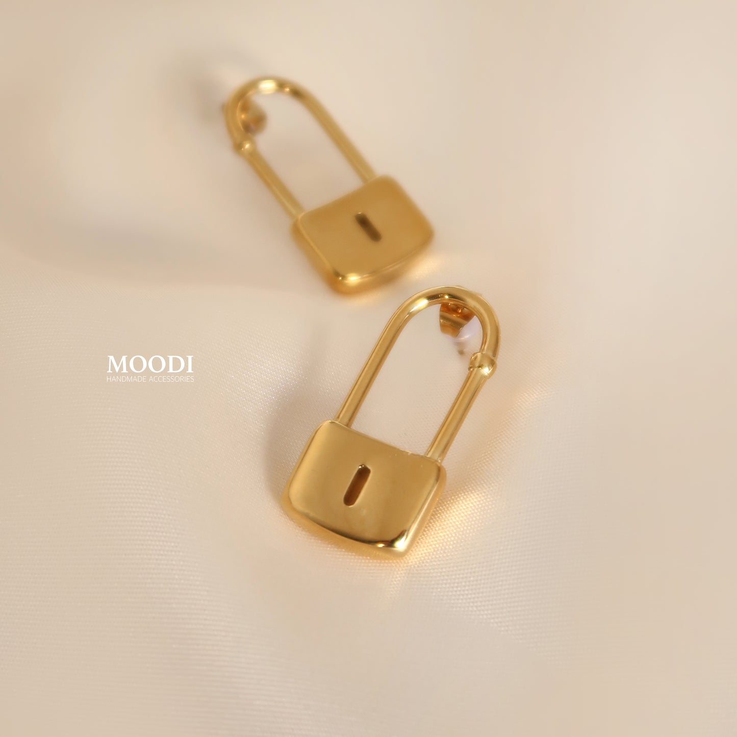 Обеци "Small Padlocks pin"