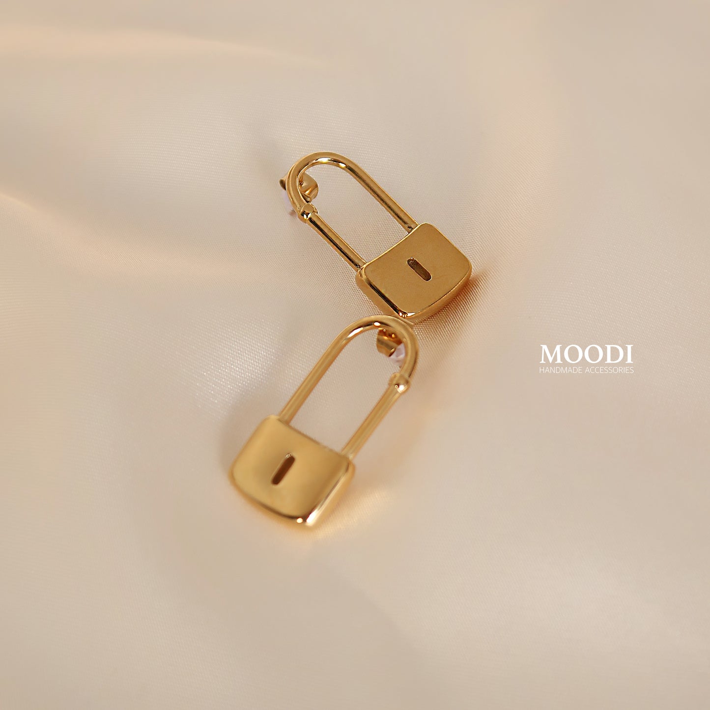 Обеци "Small Padlocks pin"