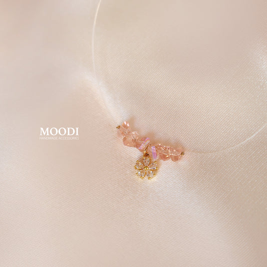 Колие Flowers на прозрачна кордa