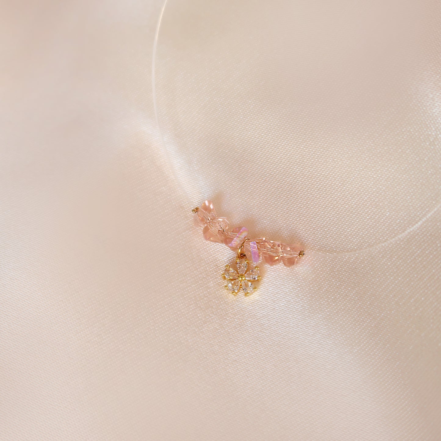 Колие Flowers на прозрачна кордa