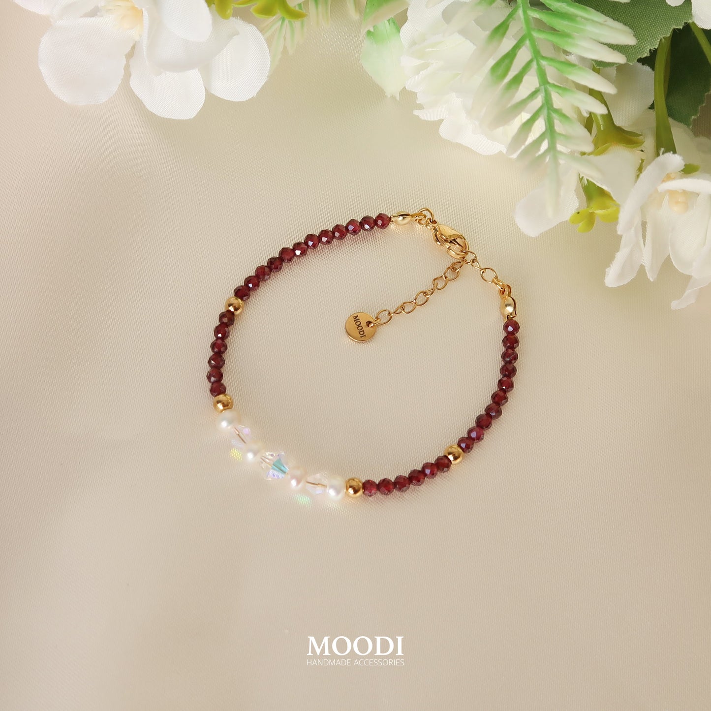 Гривна с камъни Гранат и камъни Swarovski