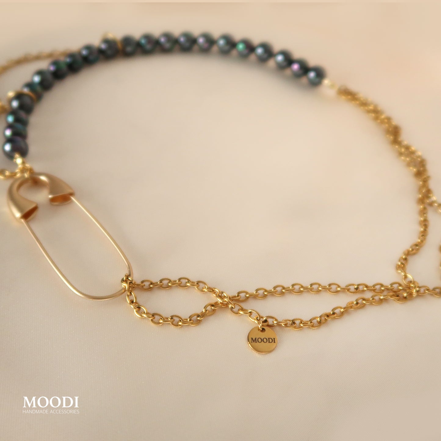 Kолие "Big Secret" in black