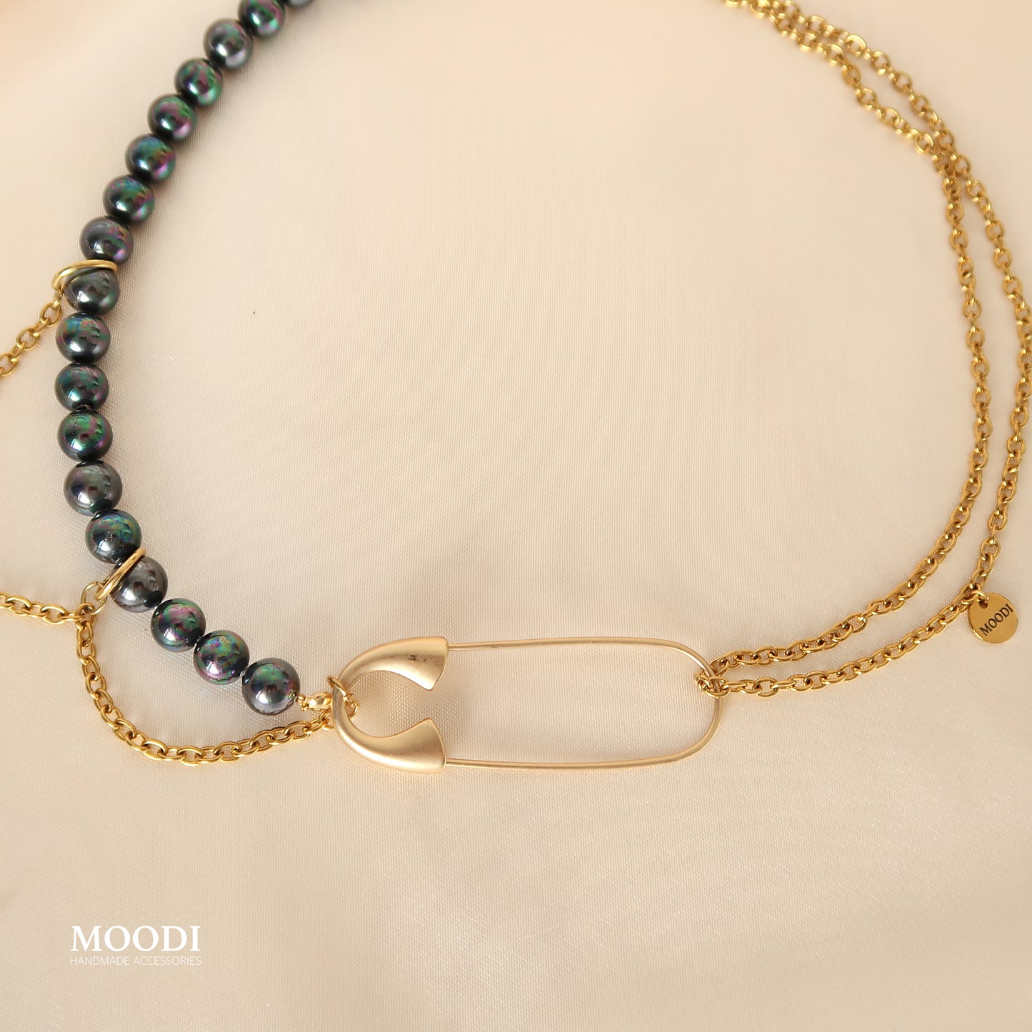 Kолие "Big Secret" in black