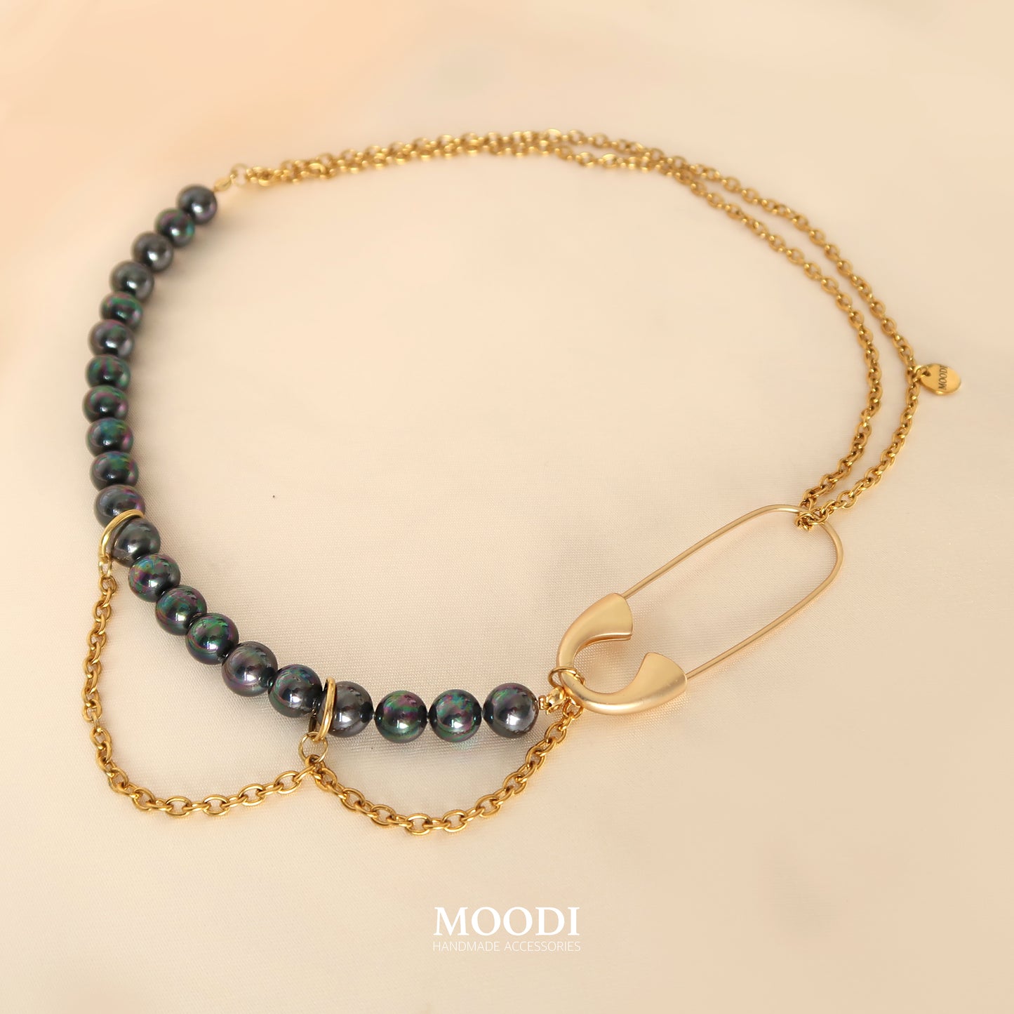 Kолие "Big Secret" in black