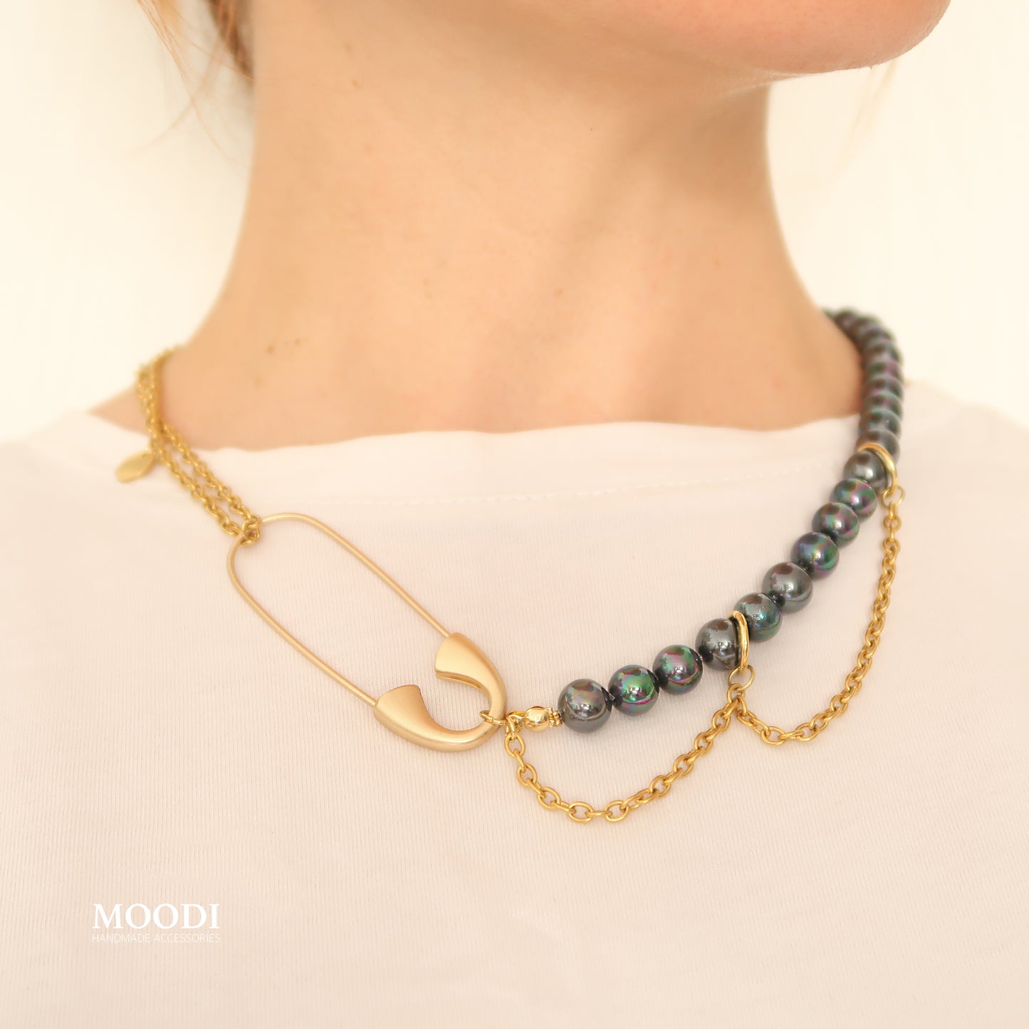 Kолие "Big Secret" in black