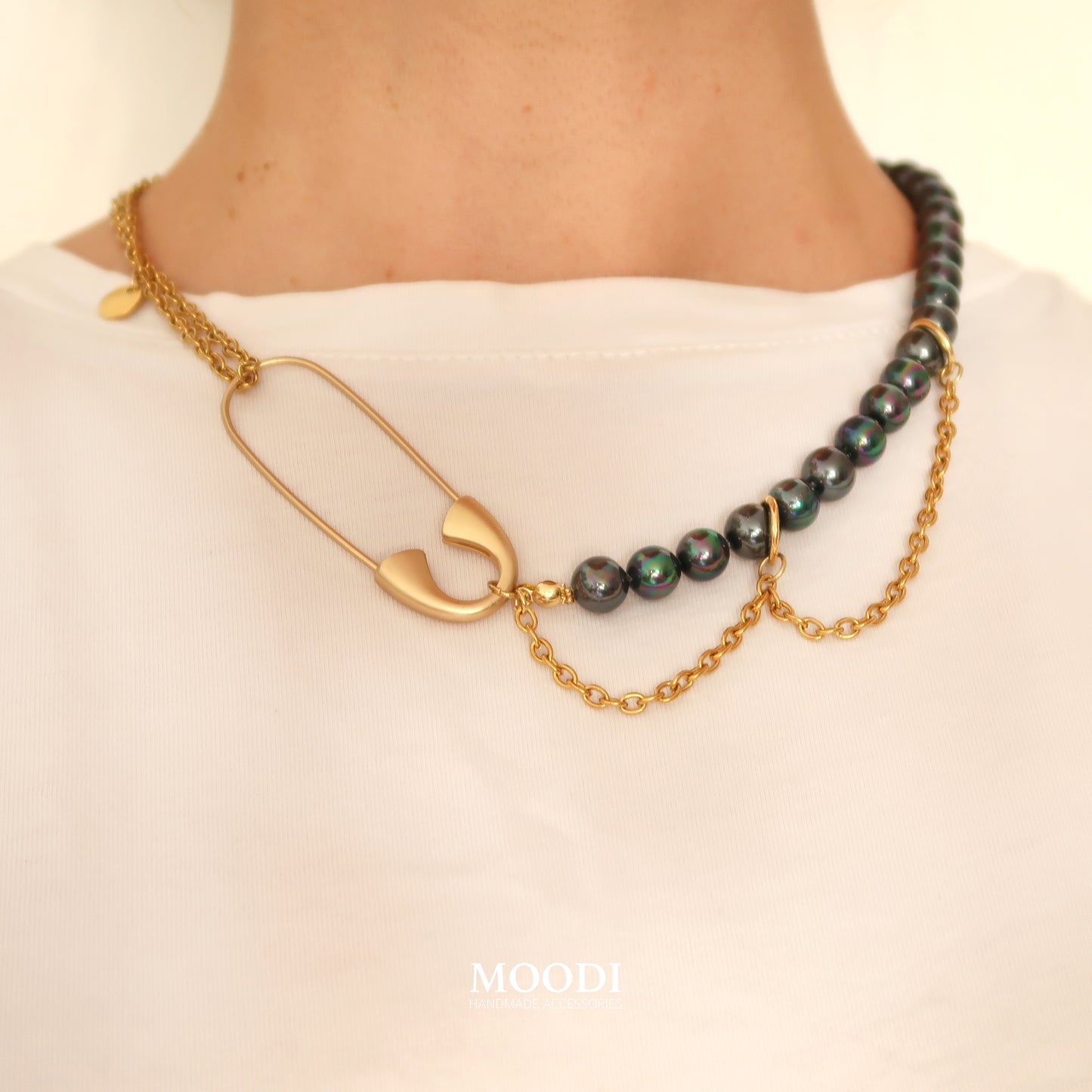 Kолие "Big Secret" in black