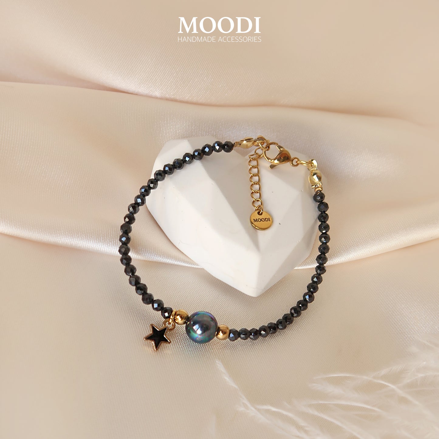 Гривна от Черен турмалин Звезда