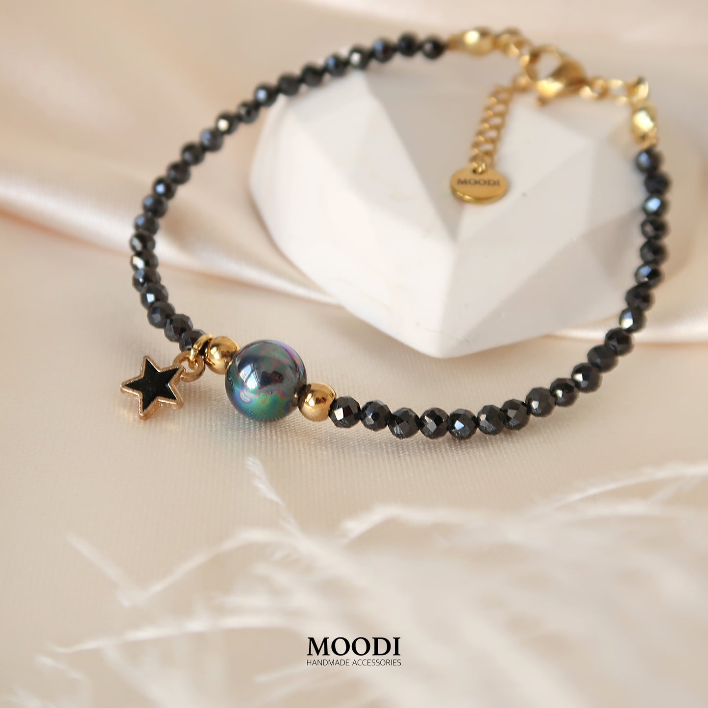 Гривна от Черен турмалин Звезда