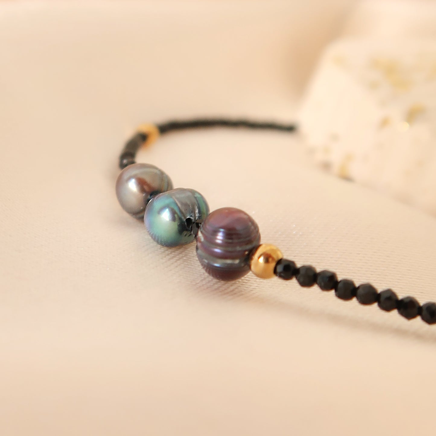 Гривна от Черен Турмалин и черни перли