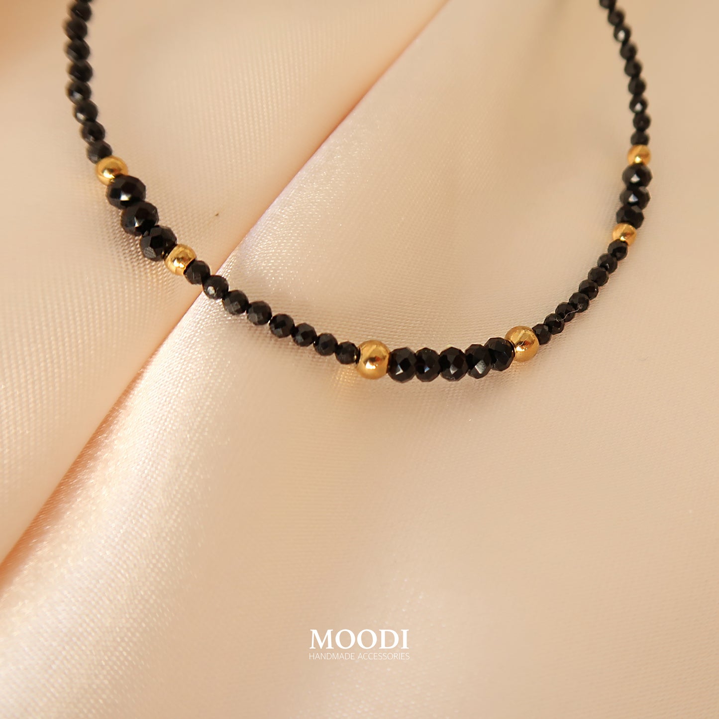 Гривна от Черен турмалин