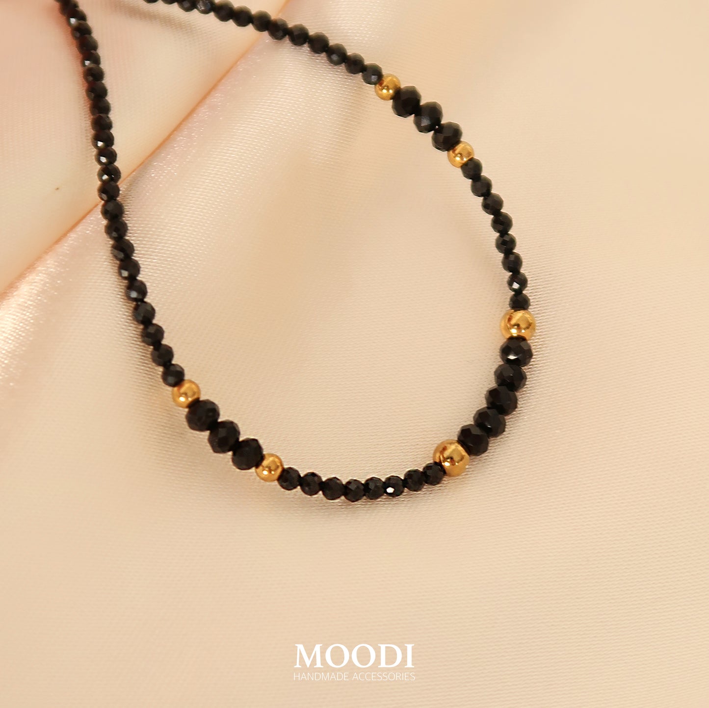 Гривна от Черен турмалин