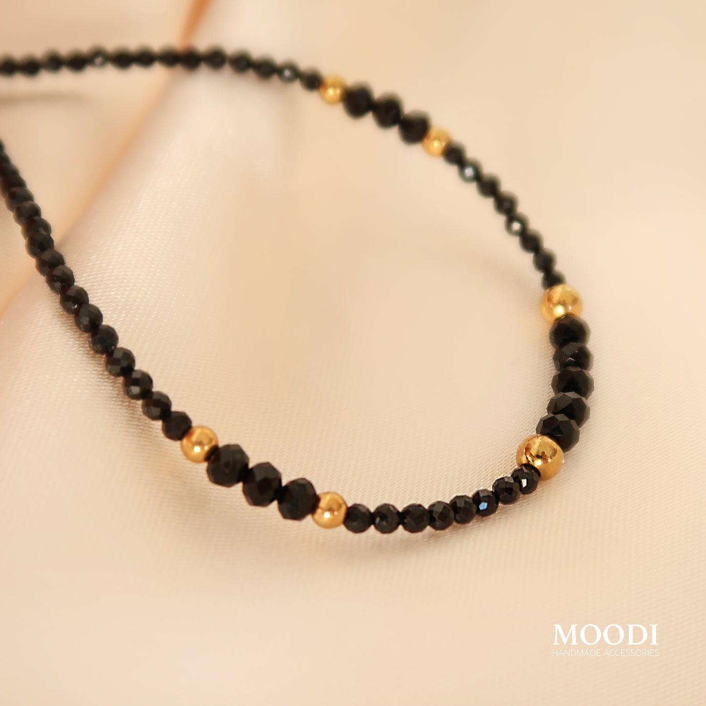 Гривна от Черен турмалин