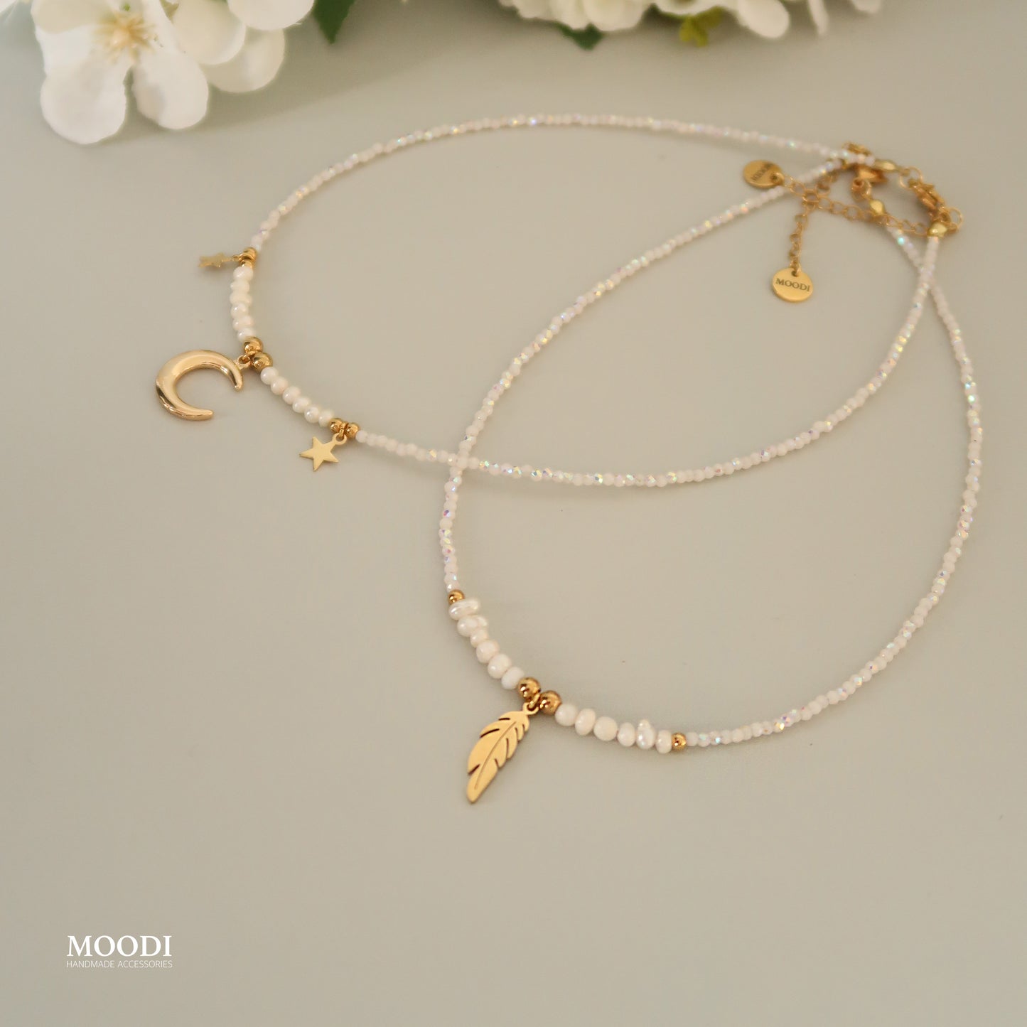 Колие с перли и Перо