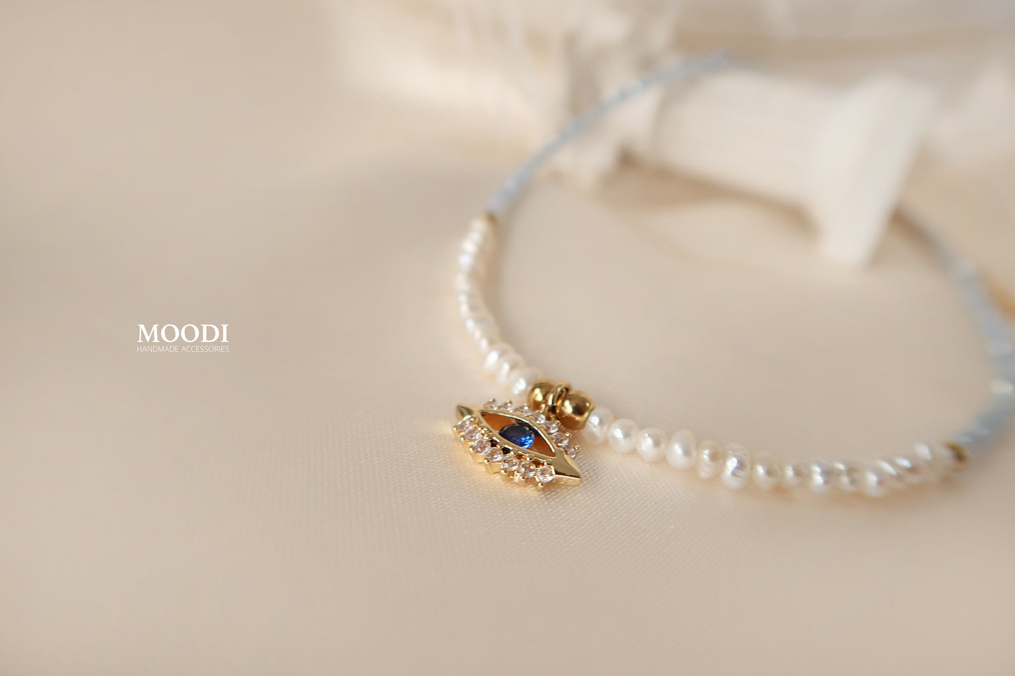 Колие "Pearls and blue eye"