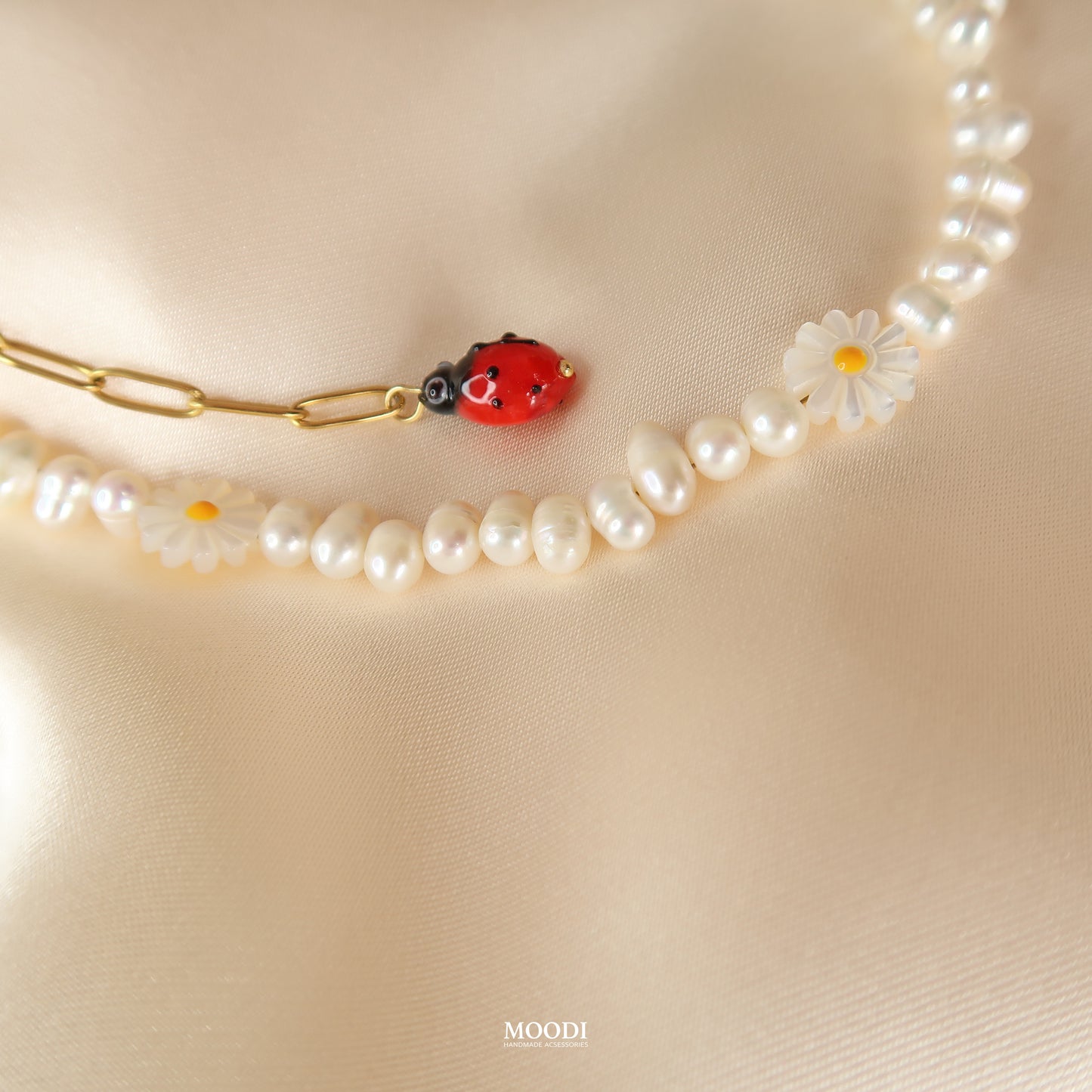 Колие "Daisies and ladybugs"