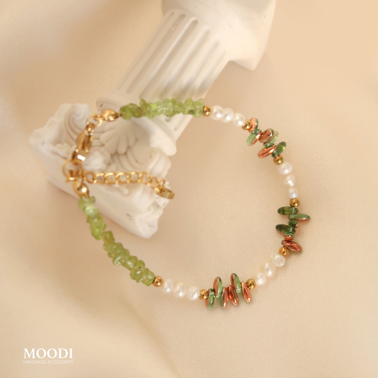 Гривна "Forest" с камъни Пренит